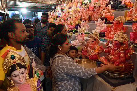 People shopping for Ganesha festival. (Photo | Nagaraja Gadekal, EPS)