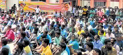 Job aspirants protest in front of Tamil Nadu CM Stalin’s office