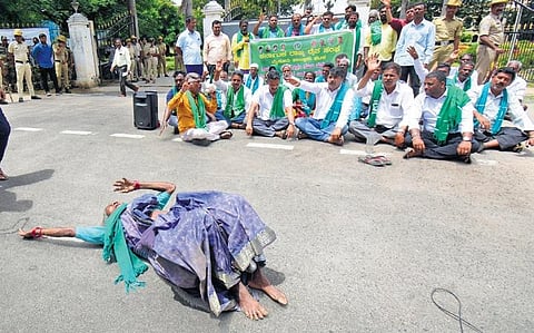 Women farmers doing 'Uruluseve' in front ZP during protest against release of water to Tamil Nadu in Mysuru on Monday. (Photo | Udayashankar S, EPS)