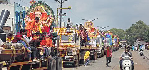 Trucks carrying idols of Lord Ganesha line up near Hussainsagar for immersion on the second day| SRI LOGANATHAN VELMURUGAN