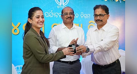 OTDC chairman felicitating actress Elina Samantaray. (Photo | Express)