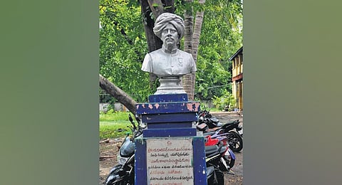 Statue of Kandukuri Veeresalingam Panthulu. (Photo | Express)
