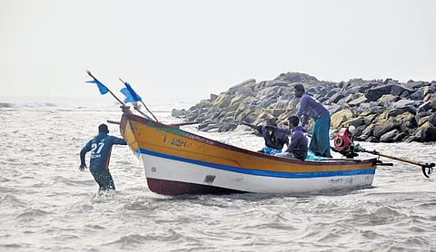 Seruthur fishermen returning to shore via Vellaiyaru river estuary. (Representational image | Express)