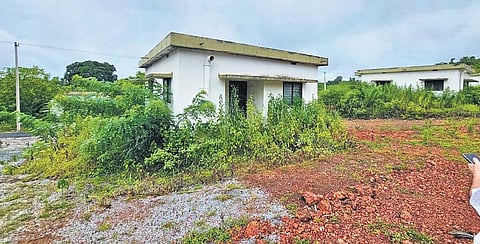 Abandoned houses at Perla in Enmakaje panchayat, Kasaragod