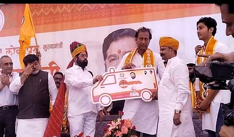 The event took place in Neemkathana in the presence of Maharashtra CM Eknath Shinde, who appointed him as the coordinator for Rajasthan.