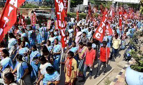 Anganwadi workers stage a protest at YSRCP senior leader Peddireddy Ramachandra Reddy's residence in Tirupati on Saturday. | Madhav K