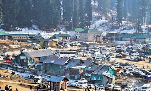 Snowless Gulmarg fails to enthuse tourists this winter, hoteliers rue long dry spell