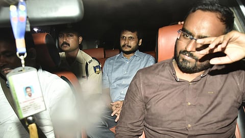 Senthil Balaji being taken to Sastry Bhavan. (File Photo | P Jawahar)