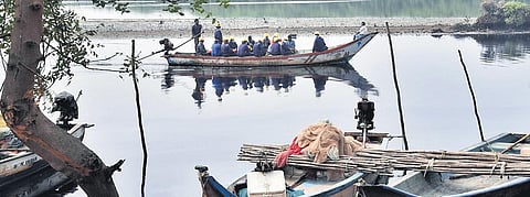 CPCL workers searching for oil traces in Ennore | P Jawahar