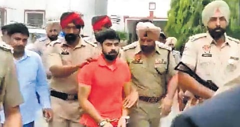 Gangster Lawrence Bishnoi being presented in court. (File Photo)