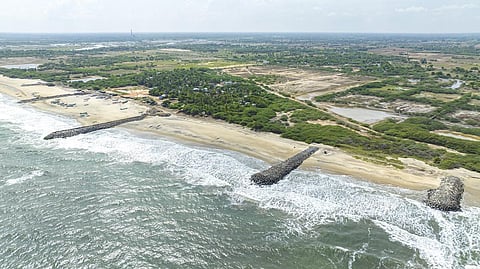 The short groynes constructed south to north along the seashore of Chinnamedu: Express