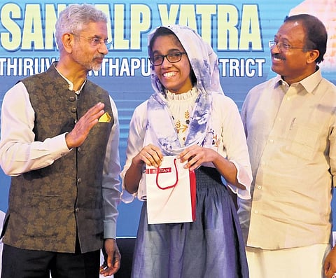 Union Minister for External Affairs S Jaishankar sharing a light moment with Malappuram native Fathima Anshi who won the Shreshta Divyang Balika Award-2022 at the district Viksit Bharat Sankalp Yatra