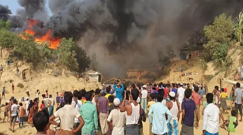 The fire broke out around midnight on Saturday at Kutupalong camp in Ukhiya and spread quickly, fanned by strong winds. (Photo | AP)