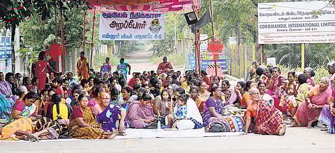 Residents of Periyakuppam and neighbouring villages continue their protest for the 10th day seeking closure of Coromandel International Factory | P Ravikumar