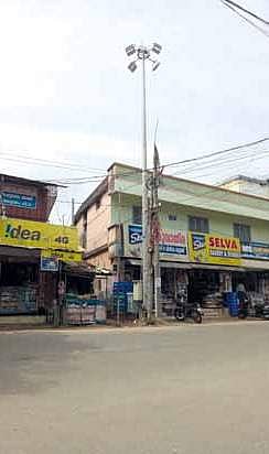 An LED high mast lamp at Nettayam junction which has been dysfunctional for several weeks. Authorities have earned flak for installing the lamp at the junction in an unscientific manner | Express