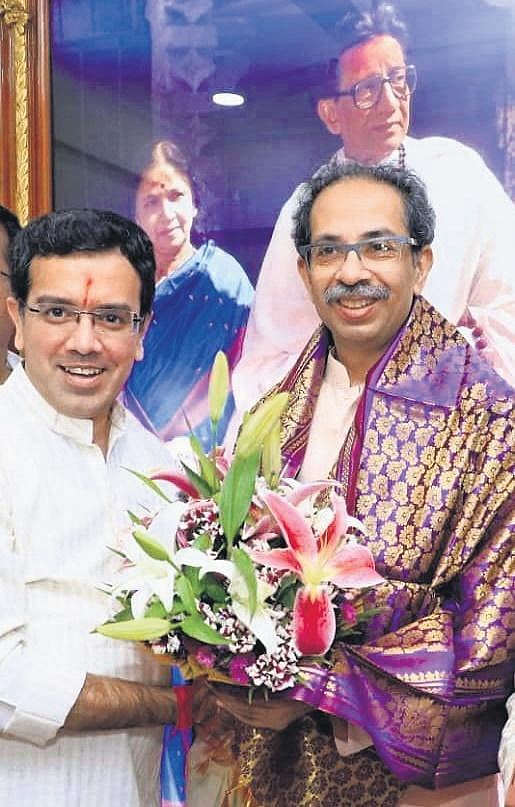 Kedar Dighe (left) with Uddhav Thackeray (Photo | Twitter)