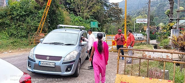 Thermal screening being carried out at Makutta check post.