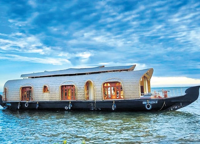 Indulge in houseboat dining sessions in Chapora