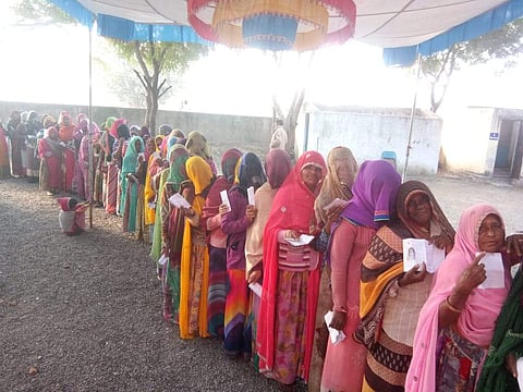Voters await their turn to vote in long queue owing to EVM malfunctioning at a polling booth in Indore. (Photo|EPS)
