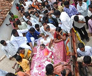 Yadi Reddy cremated amidst Telangana slogans