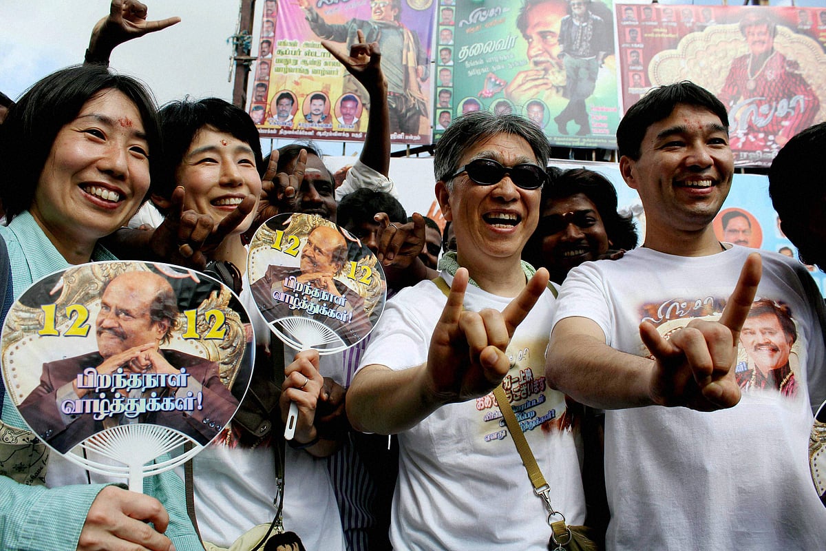 Frenzied Fans Celebrate Rajinikanth\'s Birthday