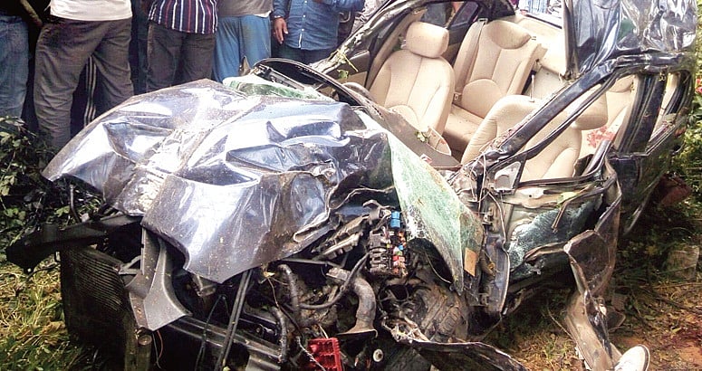Speeding Car With 8 Boys on Picnic Crashes Into Tree: 2 Killed