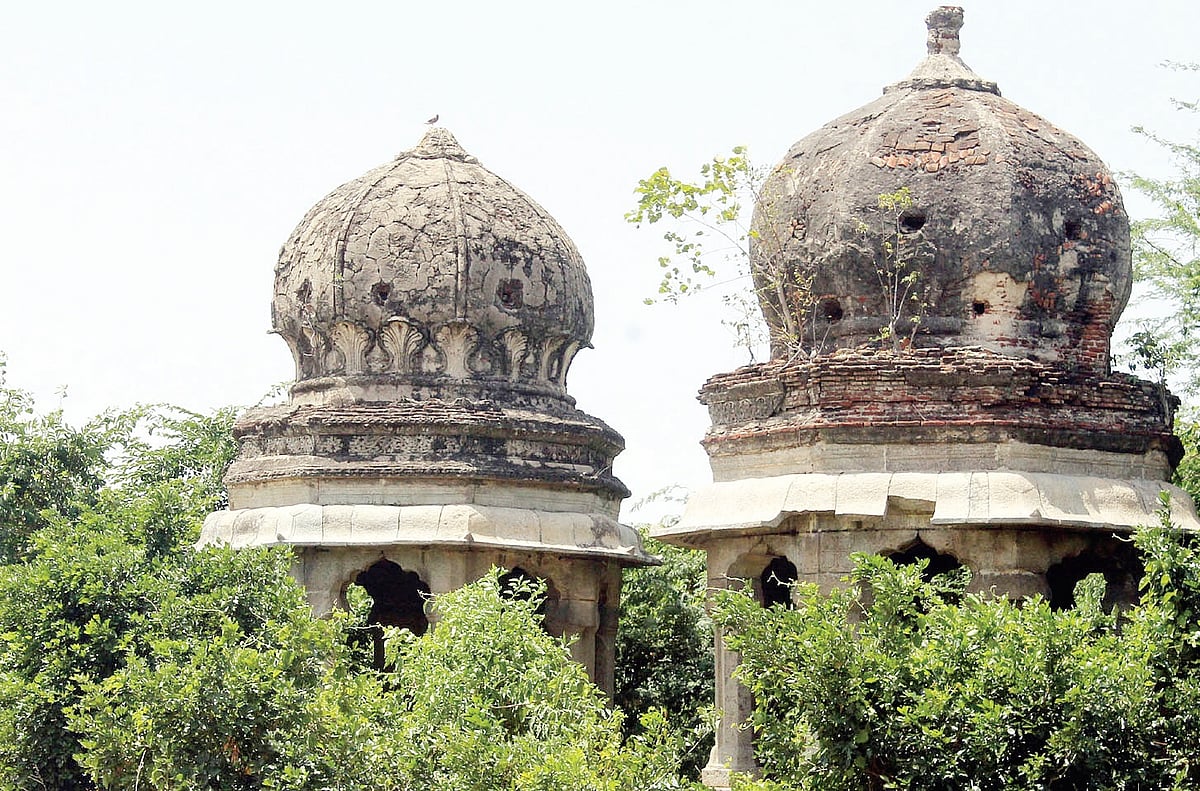 Old Image Raja Rani 300-year-old Raja-Rani Mandapam Left Neglected