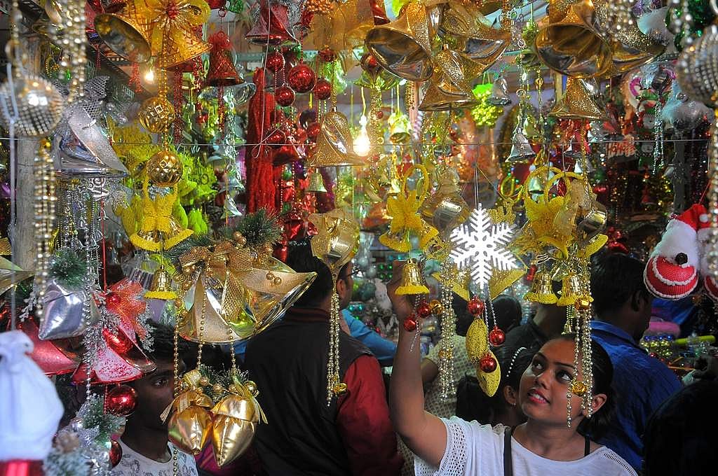 India gears up to welcome Santa Claus for Christmas