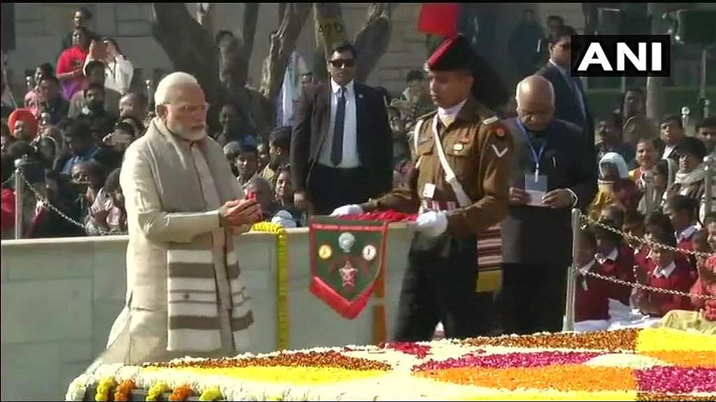 President Kovind, PM Modi pay floral tribute to Mahatma Gandhi on 70th ...