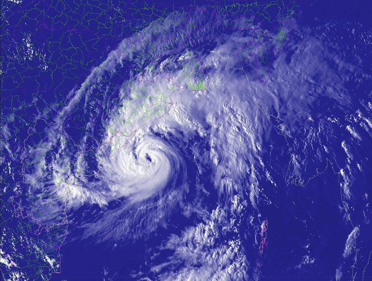 Three lakh people evacuated from costal areas in view of Cyclone Titli ...