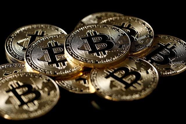 Bitcoin slides below USD 6,000; half its value lost in 2018