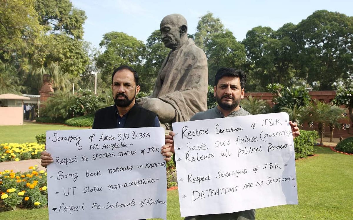 PDP MPs hold protest in Parliament against scrapping of special status ...