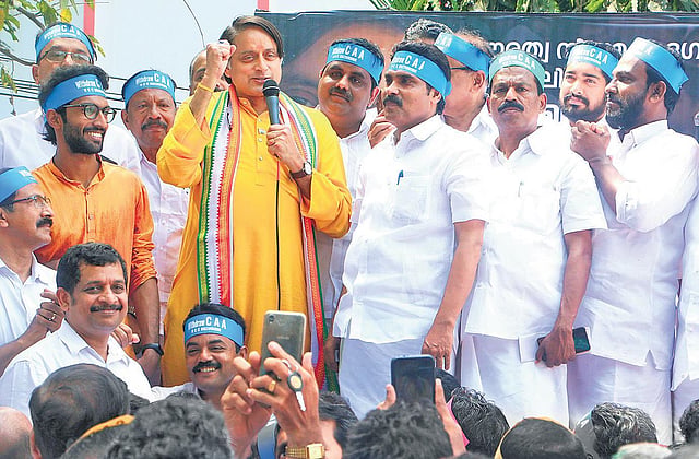 Will never let India turn into a Hindu rashtra, says Tharoor