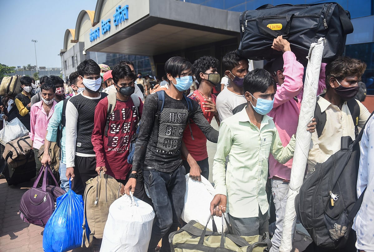 Fearing lockdown migrant workers returning to native places