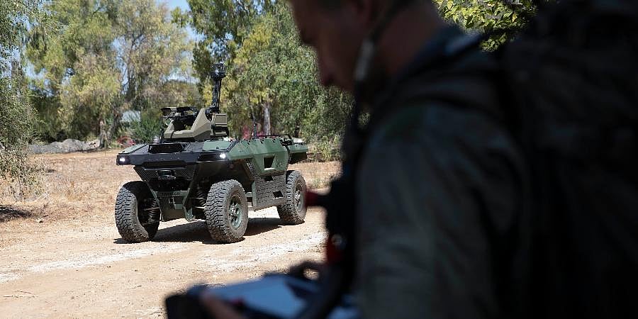 Israeli firm unveils armed robot to patrol volatile borders
