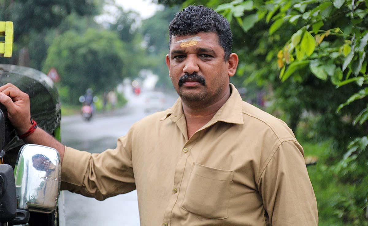 This Kerala autorickshaw driver takes road mishap victims to hospitals ...