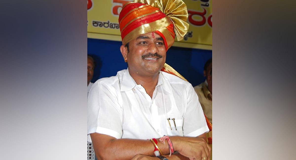 Ramesh Katti calls on Vijayendra at home, wants Chikkodi LS ticket