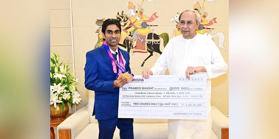 Odisha CM Naveen felicitates Asian Para-Games medalists Pramod, Soundarya