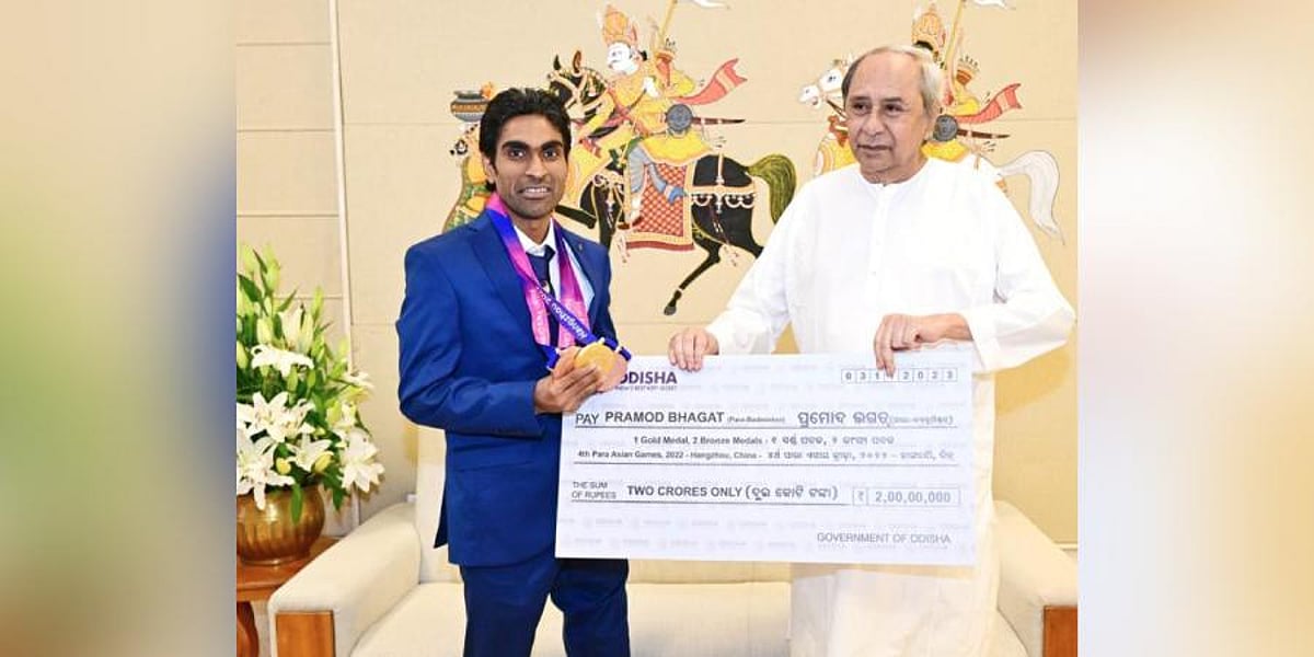 Odisha CM Naveen felicitates Asian Para-Games medalists Pramod, Soundarya