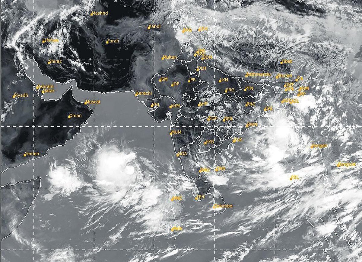 Cyclone Pak Pakistan's PM orders authorities to take emergency measures for ...