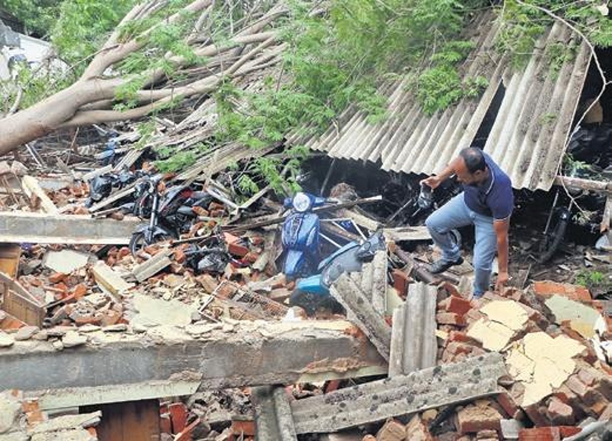 Rain and wind rattle Puducherry, uproot 50 trees, damage over 100 vehicles