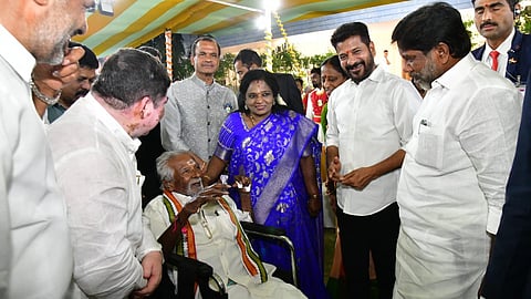 Governor Tamilisai Soundarajan shares a light moment with CM A Revanth Reddy, Deputy CM Bhatti Vikramarka and others during the ‘At Home’ organised at Raj Bhavan