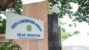 According to ACB officials, RTA staff were found colluding with private agents to collect bribes from vehicle drivers, with agents openly stopping trucks and collecting cash in exchange for allowing passage