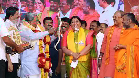 Karnataka Chief Minister Siddaramaiah inaugurated the Rama Seeta temple and 33 ft Anjaneya statue at Hirandahalli near Bengaluru.