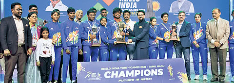 Union sports minister Anurag Thakur and Tamil Nadu sports minister Udhayanidhi Stalin with players of top-3 states.
