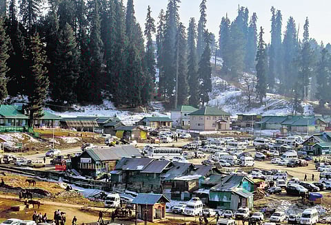 Gulmarg witnessed very little snowfall