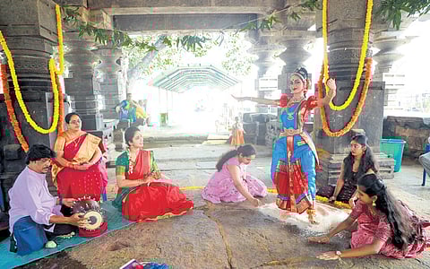 Himansee Katragadda is well-known as a Kuchipudi exponent. 