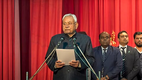 New JD(U)- BJP government in Bihar:  Nithish Kumar takes Oath as Chief Minister