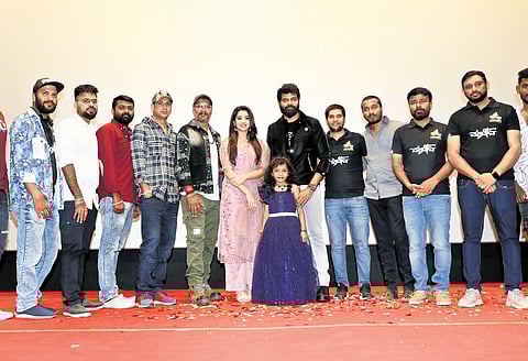 The film, inspired by real events, unfolds in 1965, 1980, and 1999. The shooting took place in various locations. 