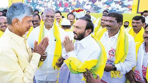 TDP supremo N Chandrababu Naidu takes part in ‘Raa Kadaliraa’ event.